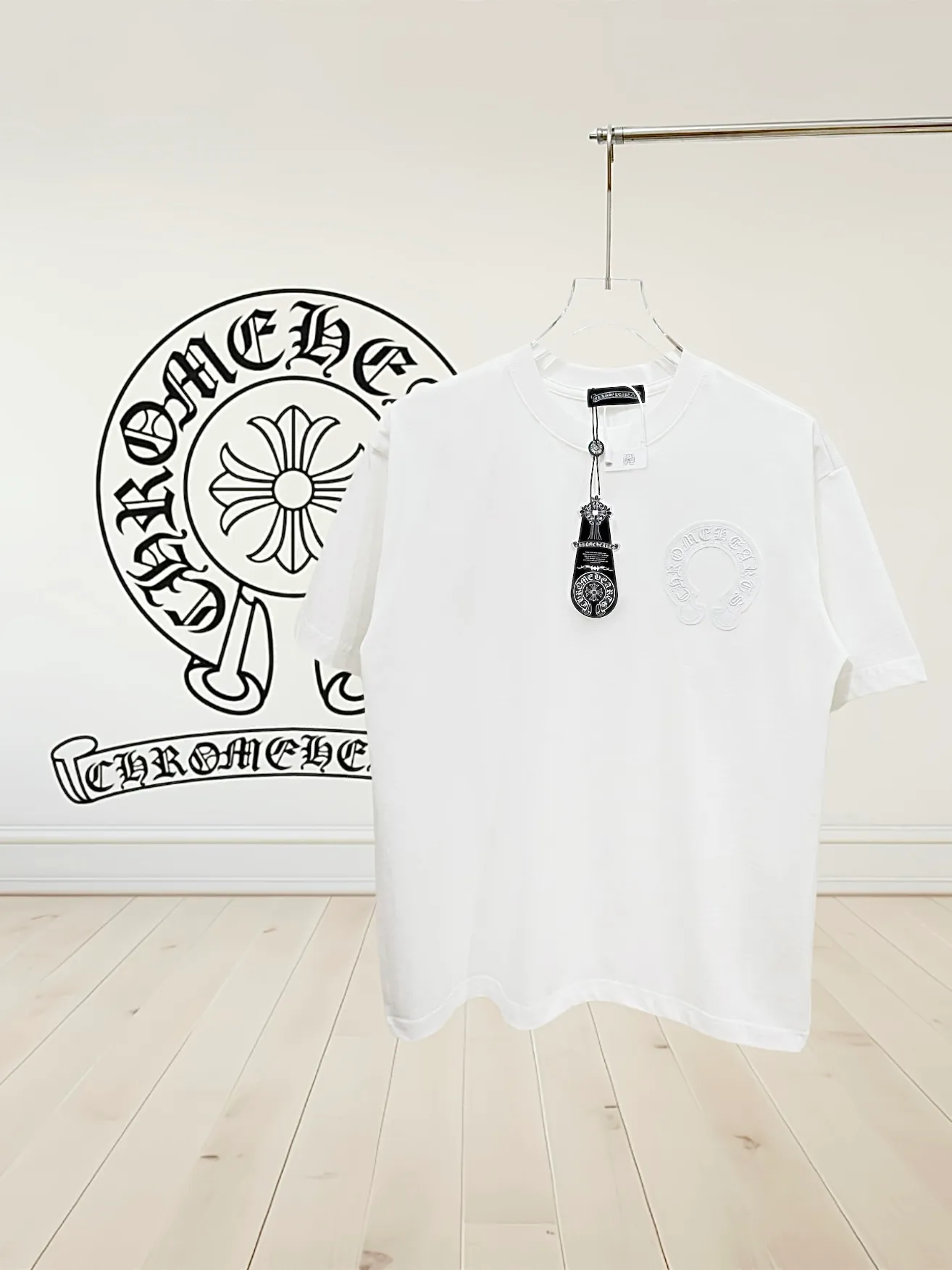 🅿️200 [High quality] Chrome hearts ss25 new first release latest short-sleeved round neck t-shirt, high-end customization, avant-garde and fashionable design! The front and rear panels of the brand logo are designed with heavy craftsmanship of burnt appliqué, ten rivets and one hundred thousand needle embroidery. High-end customized 280g fabric. Soft to the touch. Comfortable to wear. Exquisite stitching. Fine workmanship. The upper body effect is incomparably handsome! Same style for men and women, color: white, black size: S to xL